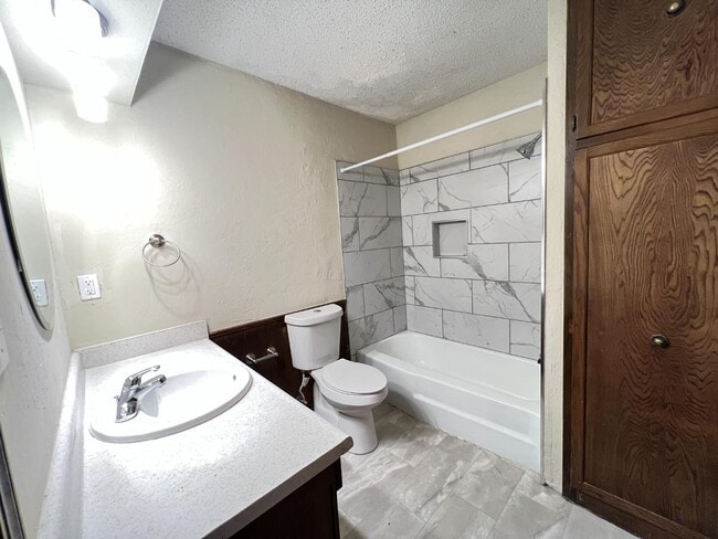 1215 Lakecrest Dr in Norman, OK - Building Photo - Building Photo