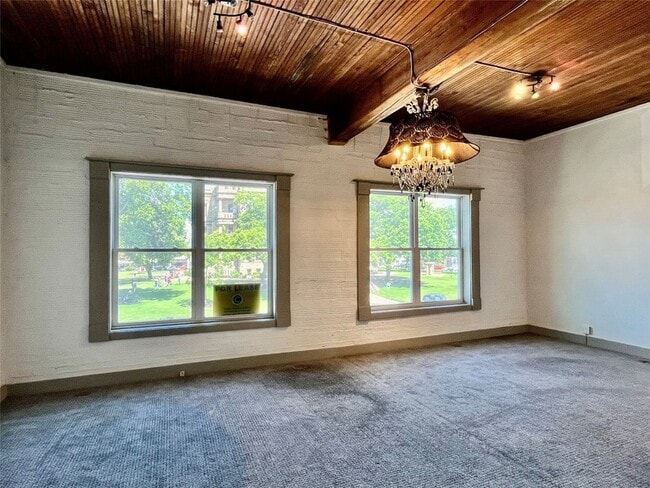 property at 117 S Elm St