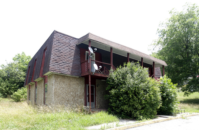 210 N Douglas Ave in Rockwood, TN - Building Photo - Building Photo