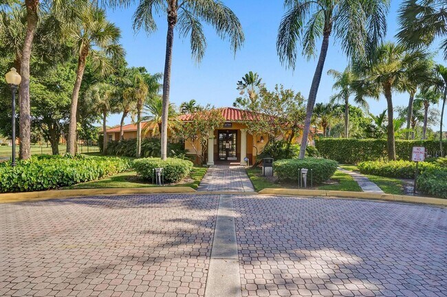 10733 Cleary Blvd in Plantation, FL - Foto de edificio - Building Photo