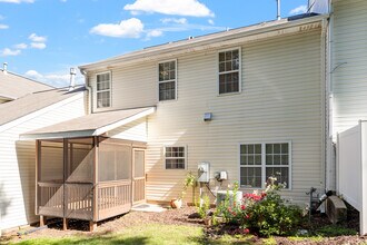1 Edgebrook Cir in Durham, NC - Building Photo - Building Photo