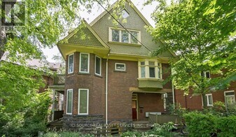 2 Bellwoods Park in Toronto, ON - Building Photo