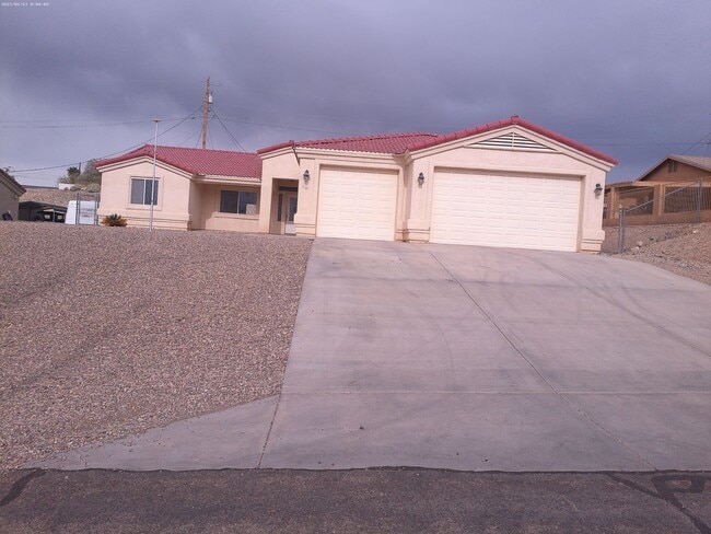 property at 3005 Gatewood Dr