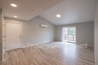 13001 S Crompton Lane in Molalla, OR - Foto de edificio - Building Photo