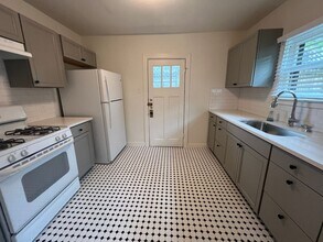 1402 E 34th St in Austin, TX - Foto de edificio - Building Photo