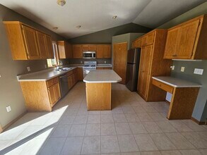 14767 71st St NE in Otsego, MN - Foto de edificio - Building Photo