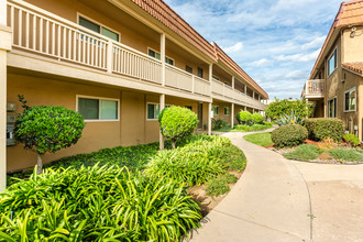 Lime Grove Apartments in Carlsbad, CA - Building Photo - Building Photo