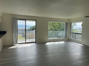 1168 S Leahy Dr in Coupeville, WA - Building Photo - Building Photo