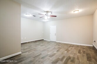 8117 Fort Lee Trail in Jacksonville, FL - Building Photo - Building Photo