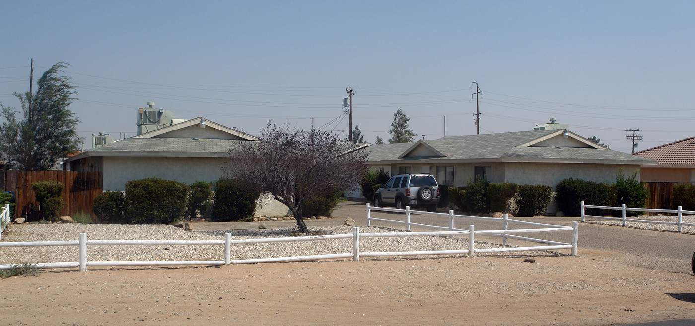 21560 Laguna Rd in Apple Valley, CA - Building Photo