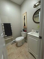 208 Buckingham St, Unit Apartment 1 in Waterbury, CT - Building Photo