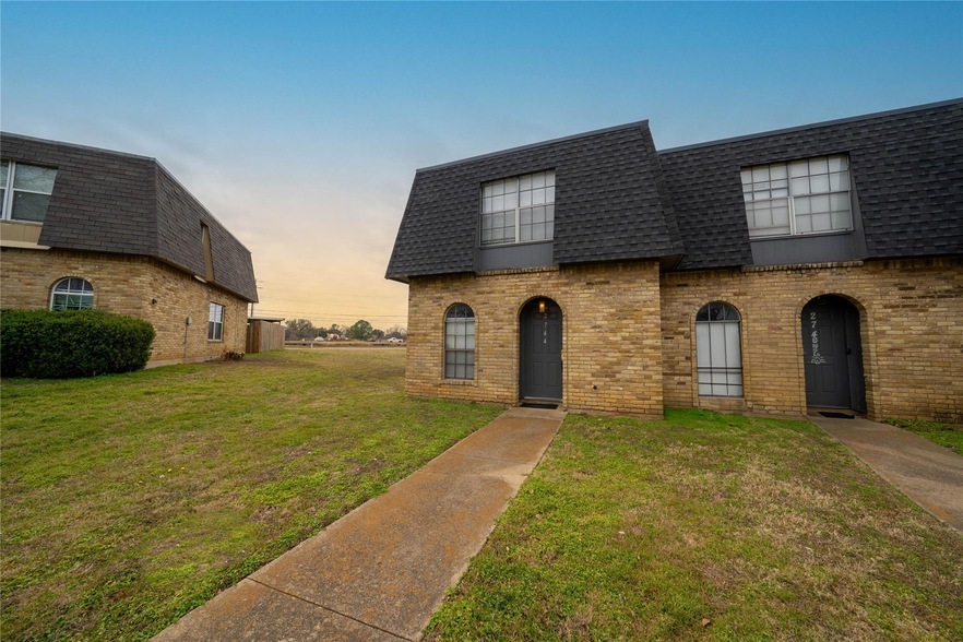 2744 St George Pl, Unit 10232 in Arlington, TX - Building Photo