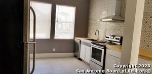 2511 N Flores St in San Antonio, TX - Building Photo