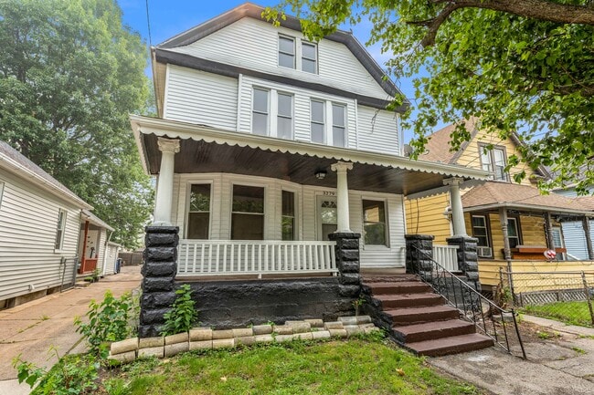 3279 W 32nd St, Unit Down