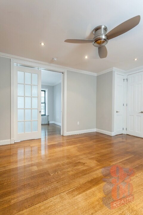 334 E 100th St in New York, NY - Building Photo
