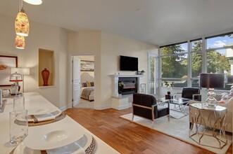 Woodin Creek Village in Woodinville, WA - Foto de edificio - Interior Photo