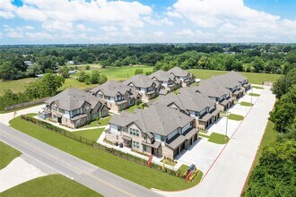 137 Park Place Cir in Waller, TX - Building Photo - Building Photo