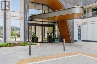 3240 William Coltson Ave in Oakville, ON - Building Photo - Building Photo