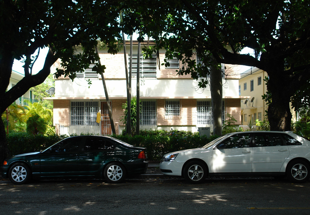 924 Meridian Ave in Miami Beach, FL - Foto de edificio