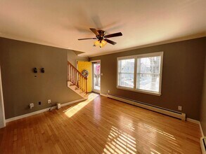 76 Acorn St in Hartford, VT - Building Photo - Building Photo