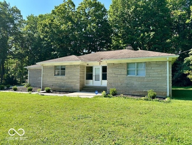 property at 5433 Shelbyville Rd