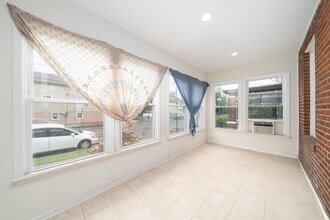 351 Somerset St in New Brunswick, NJ - Foto de edificio - Building Photo