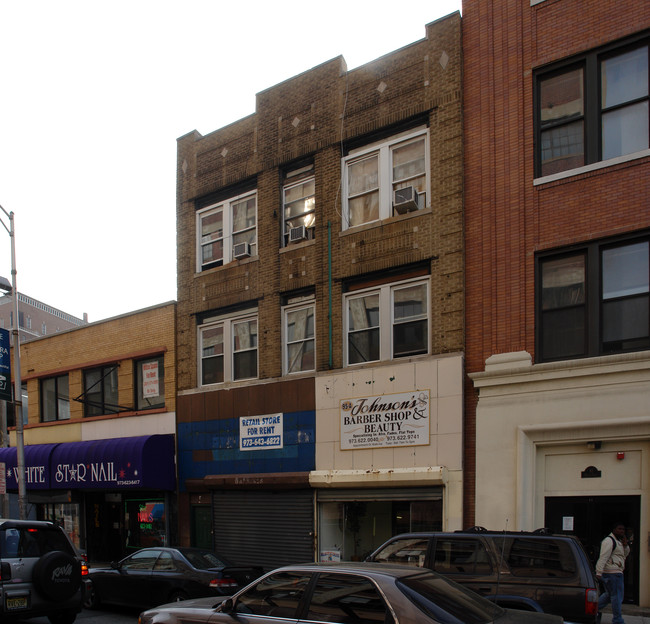 95 Halsey St in Newark, NJ - Foto de edificio - Building Photo