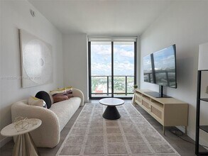 1642 NE 1st Ave in Miami, FL - Building Photo - Building Photo