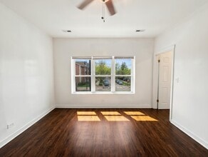 5833 W Irving Park Rd in Chicago, IL - Building Photo - Building Photo