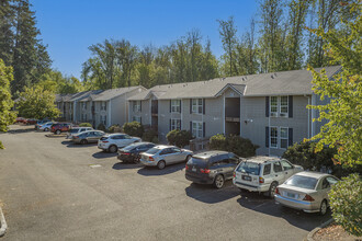 Cozine Creek Apartments in McMinnville, OR - Building Photo - Building Photo