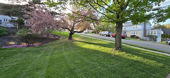 property at 142 E Maple St