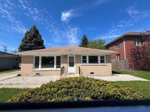 718 N Michigan St in Elmhurst, IL - Building Photo - Building Photo