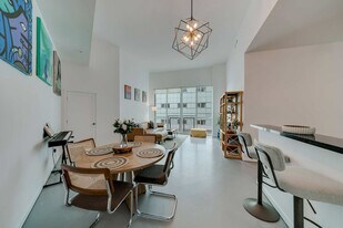 235 NE 2nd St in Miami, FL - Building Photo