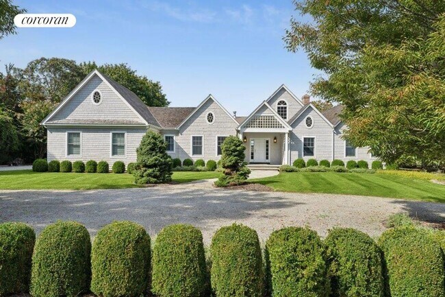 21 Shrubland Rd in Southampton, NY - Building Photo - Building Photo