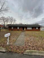 214 Chestnut St in Sweetwater, TN - Building Photo