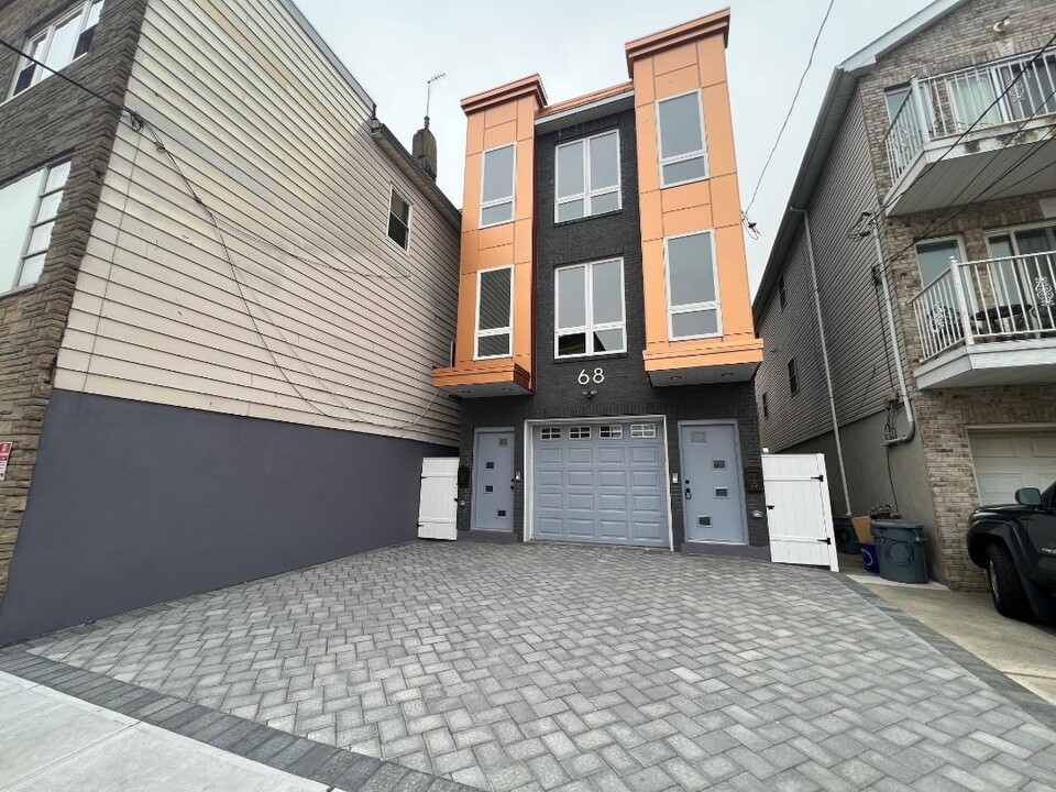 68 W 21st St-Unit -#2 in Bayonne, NJ - Foto de edificio