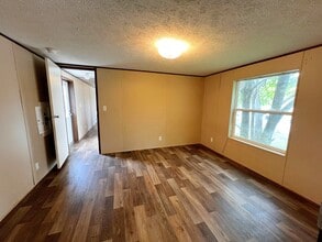 1000 Maple Hls Pk in Cross Lanes, WV - Building Photo - Building Photo