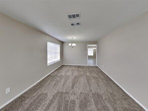 21851 Whispering Forest Dr in Kingwood, TX - Building Photo - Building Photo