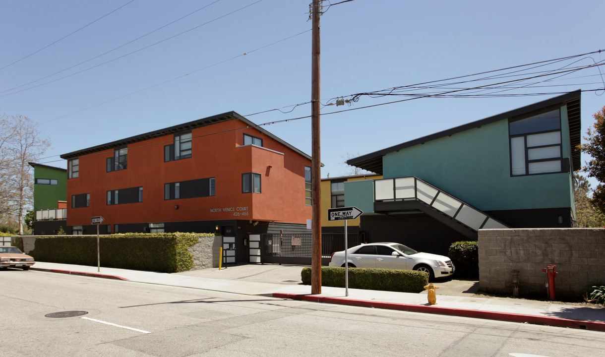 North Venice Court in Venice, CA - Building Photo