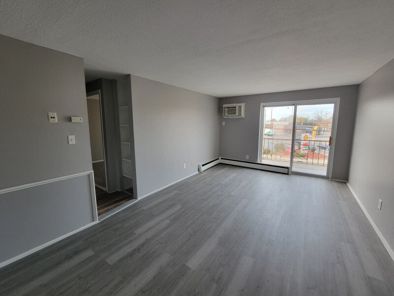 13420 Euclid Ave in East Cleveland, OH - Foto de edificio