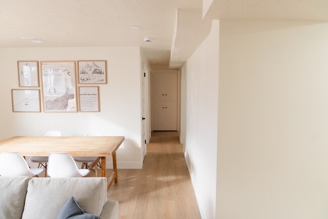 6805 S Nye Dr, Unit Apartment in Cottonwood Heights, UT - Building Photo - Building Photo