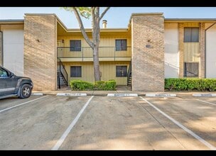 5705 Harvest Hill Rd in Dallas, TX - Building Photo - Building Photo