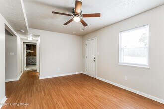 8509 Gainsborough Dr in Louisville, KY - Building Photo - Building Photo