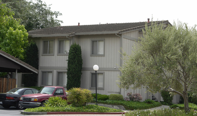 Mohr Terrace Apartments in Concord, CA - Foto de edificio - Building Photo