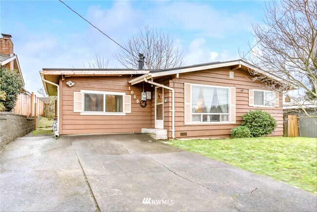 property at 1015 N 34th St
