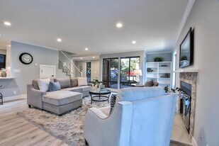 494 Lassen St, Unit A in Los Altos, CA - Building Photo