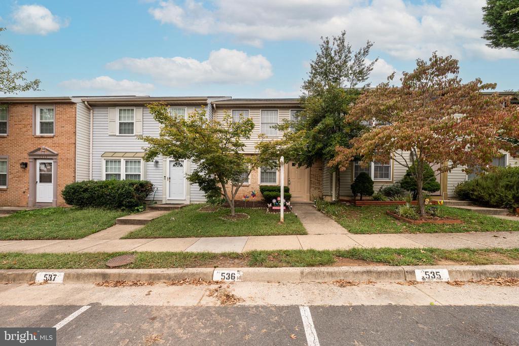 6320 Lightburn Ct in Centreville, VA - Building Photo