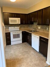 2125 Hollywood Blvd in Iowa City, IA - Building Photo - Building Photo