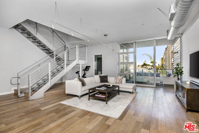 property at 4080 Glencoe Ave