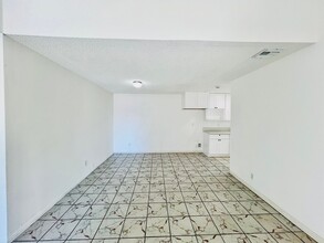 16544 San Jacinto Ave in Fontana, CA - Building Photo - Building Photo